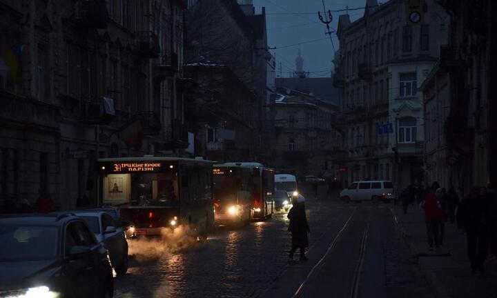 Nhiều khu vực ở Ukraine mất điện sau cuộc tập kích tên lửa quy mô lớn của Nga