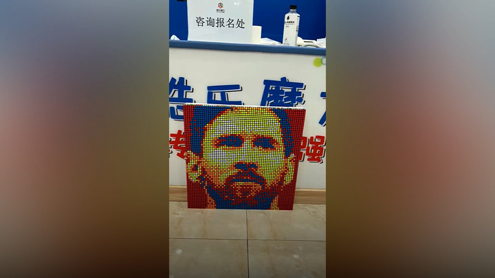 Chàng trai Trung Quốc dùng 1.200 khối rubik xếp hình Lionel Messi
