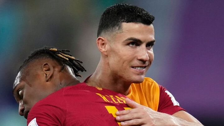 HLV Ghana: Trọng tài tặng quả phạt đền cho Ronaldo