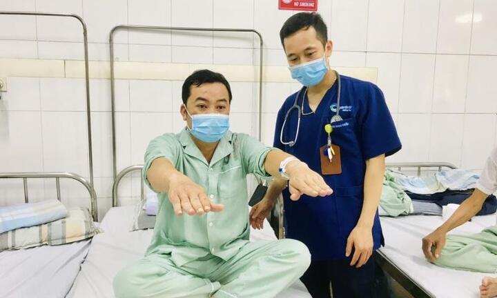 Người đàn ông 36 tuổi bất ngờ liệt nửa người, rối loạn ngôn ngữ