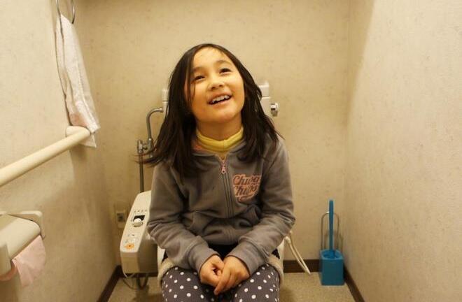 1/4 học sinh Nhật Bản bị táo bón vì nhịn đi vệ sinh tại trường