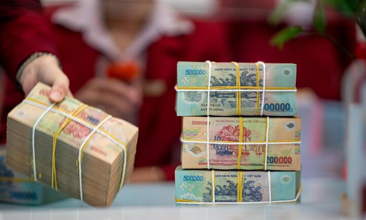 Lãi vay ngược chiều ở một số ngân hàng