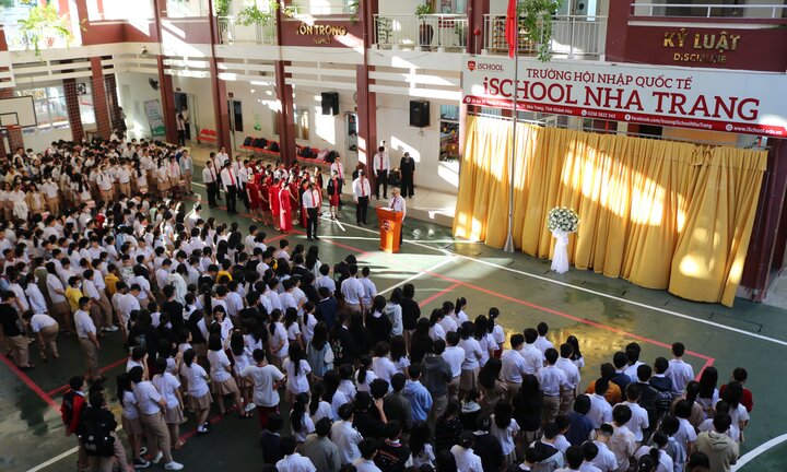 Học sinh iSchool Nha Trang trở lại trường sau vụ ngộ độc tập thể