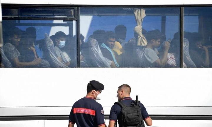 Áp lực di cư: Châu Âu rơi vào khủng hoảng kép?