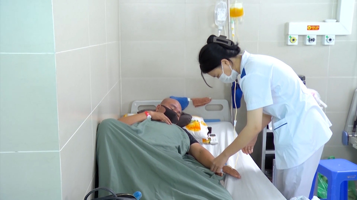 Tự điều trị sốt xuất huyết tại nhà, chuyên gia cảnh báo nguy hiểm