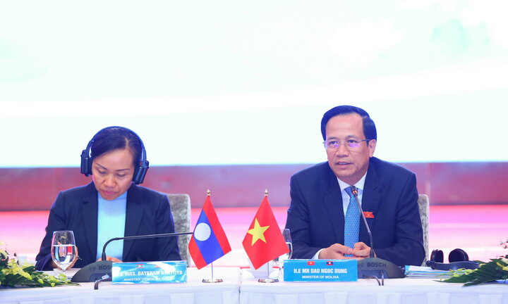 Việt Nam - Lào ký thỏa thuận hợp tác phát triển nguồn nhân lực 