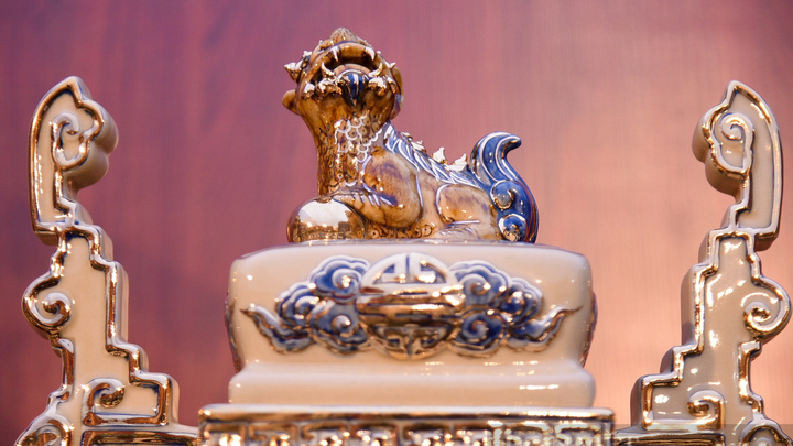 Bộ đồ gốm men cổ Hoàng tộc vẽ vàng 24k ở Hà Nội