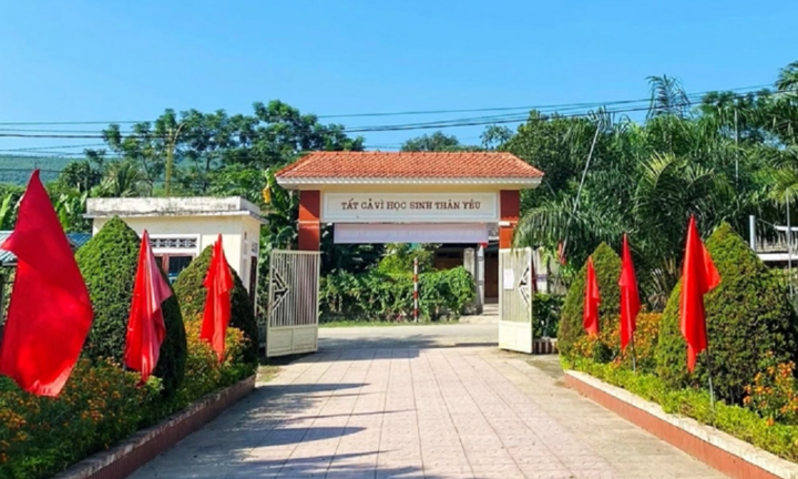 Phụ huynh vác dao xông vào trường học: Hiệu trưởng rút đơn tố cáo