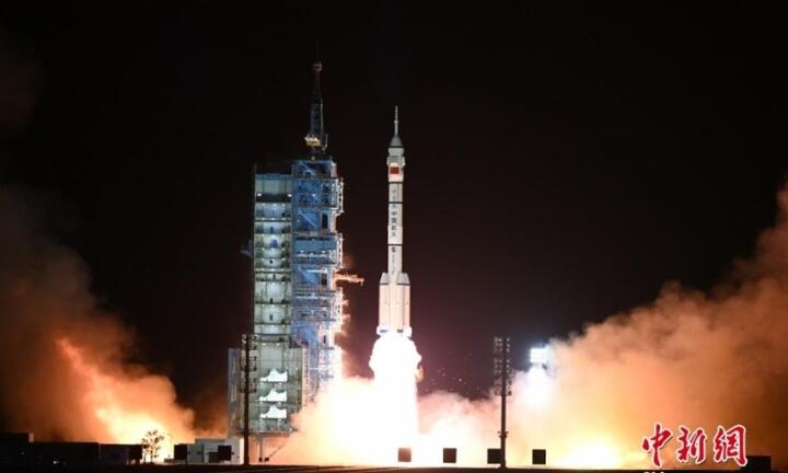 Trung Quốc phóng tàu vũ trụ có người lái Thần Châu-15