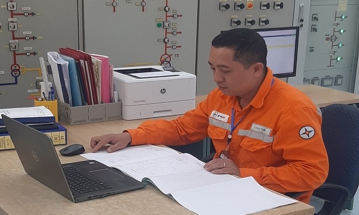 Ấm lòng với nồi cháo từ thiện của người công nhân điện lực ở vùng cao