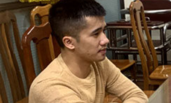 Khởi tố kẻ mua bé gái 13 tuổi với giá 2 triệu đồng về làm phục vụ quán karaoke