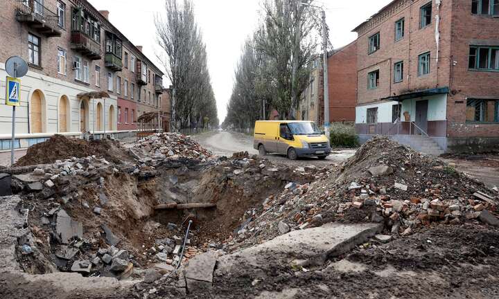 Trận chiến Bakhmut: Nga tạo thế gọng kìm, Ukraine quyết cố thủ