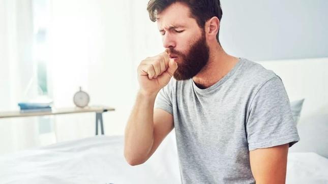 Bị ho suốt 3 tuần, đi khám phát hiện ra khối u gần 20cm ở phổi