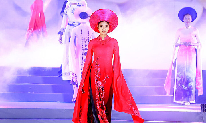 Ấn tượng bộ sưu tập mở màn lễ hội Áo dài Du lịch Hà Nội 2022