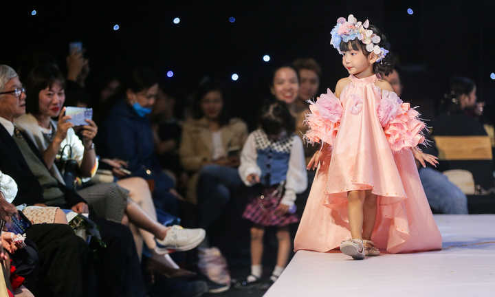 Hơn 100 mẫu nhí khoe tài trong đêm diễn Fashion Junction - Giao lộ thời trang