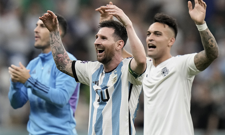 CĐV Australia chế giễu, Messi đáp trả ngoạn mục