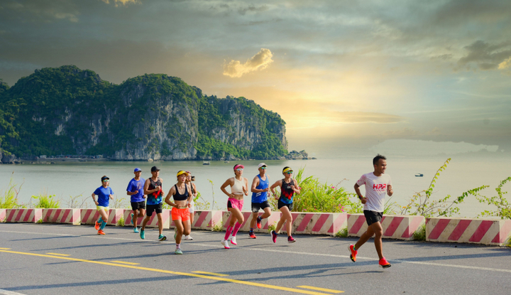 Băng qua những cung đường xanh cùng OneWay Marathon Cát Bà
