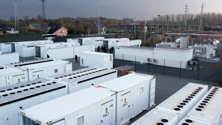 Cận cảnh nhà máy lưu trữ 100 MWh điện lớn nhất châu Âu