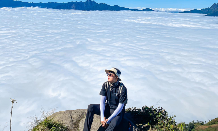 Lạc lối trước cảnh đẹp ‘nghẹt thở’ của biển mây trên ‘nóc nhà Y Tý’