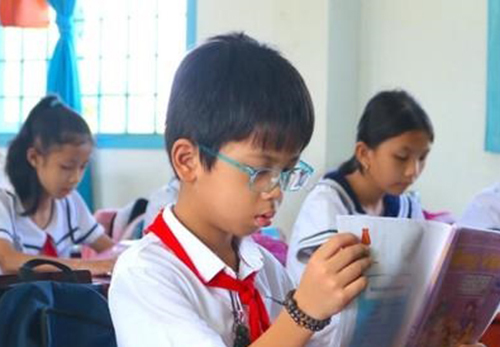 Cậu bé 8 tuổi học vượt 2 lớp, sở hữu hàng loạt giải thưởng lớn