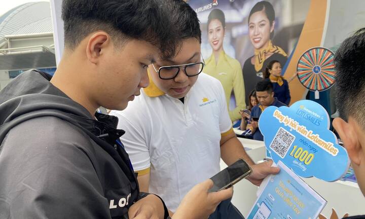 Vietnam Airlines kích cầu du lịch tại hội chợ VITM Đà Nẵng 2022