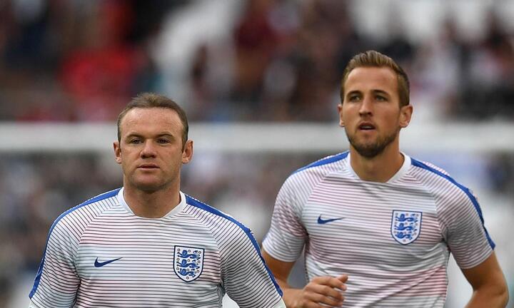 Rooney: 'Ngẩng cao đầu lên Kane'