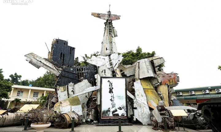 Tận thấy những xác B-52 bị bắn rơi ở Hà Nội