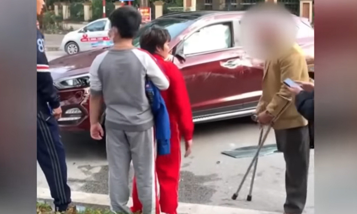 Xác minh clip người đàn ông cụt chân lái ô tô gây tai nạn ở Bắc Ninh 