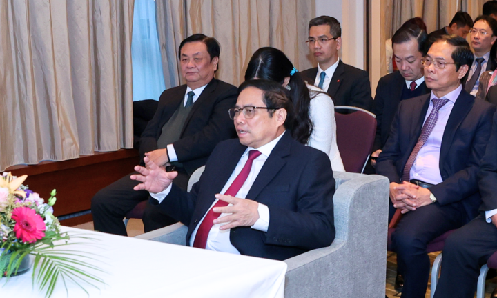 Thủ tướng tìm hiểu mô hình cảng biển lớn nhất châu Âu