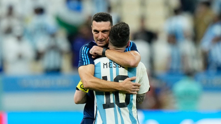 Argentina vào chung kết World Cup, HLV ca ngợi Messi 'xuất sắc nhất lịch sử'