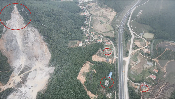 Nổ mìn khai thác mỏ, đá văng trúng nhà dân ở Quảng Ninh