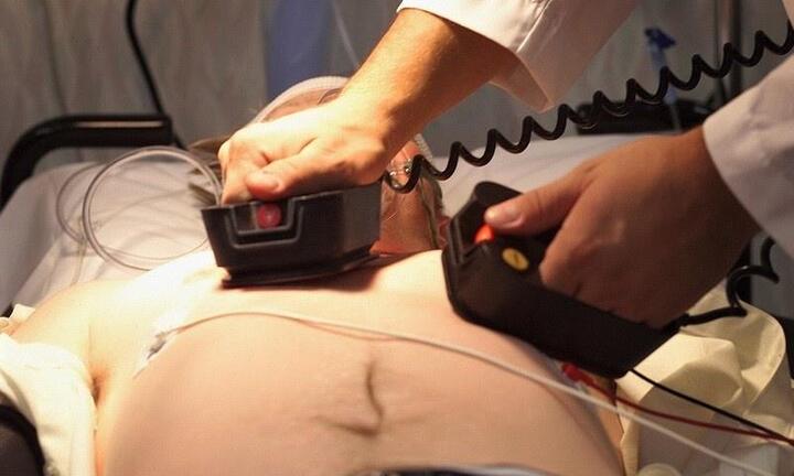 Sốc điện 20 lần để cứu người từ cõi chết