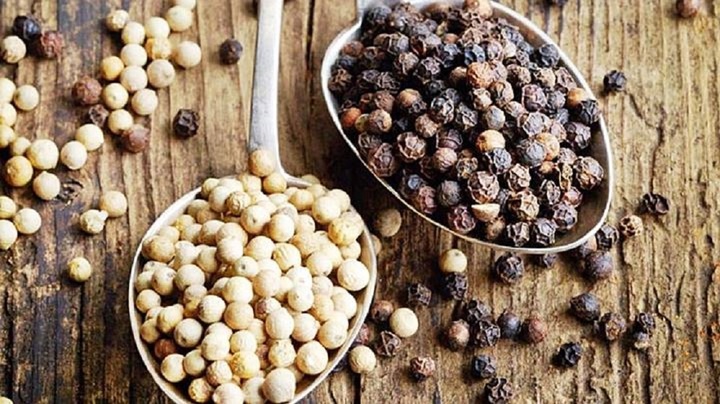 Giá tiêu hôm nay 16/12: Giảm ngày thứ ba liên tiếp, cao nhất 60.000 đồng/kg