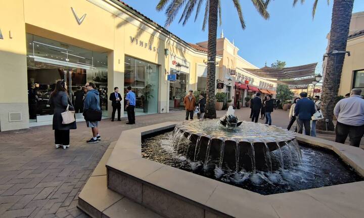 VinFast khai trương 4 cửa hàng mới tại California