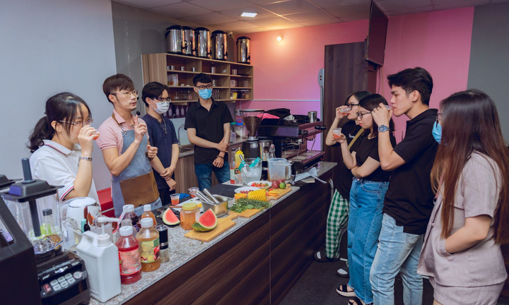 Chạm tay tới giấc mơ làm chủ thương hiệu riêng cùng Say Coffee 24h