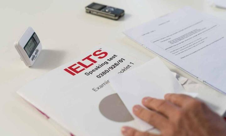 Nhiều đợt thi IELTS trên giấy tiếp tục bị hoãn, thí sinh gặp khó