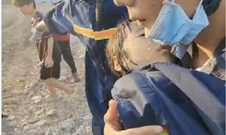 Cứu bé gái 5 tuổi rơi xuống hố cọc ép bê tông ở Đồng Nai