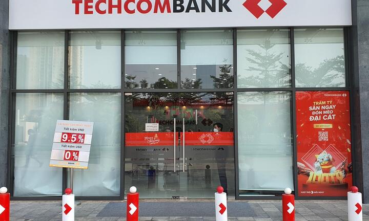 Lãi suất huy động giảm đồng loạt về 9,5%/năm