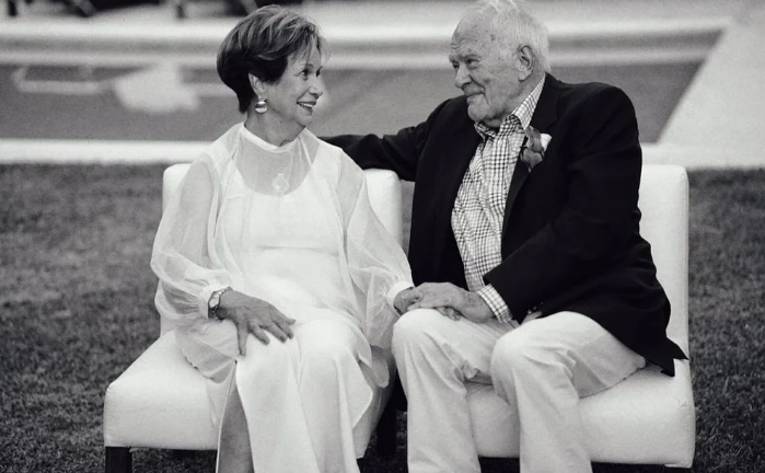 Ông lão 93 tuổi cưới người tình xưa sau 60 năm thất lạc