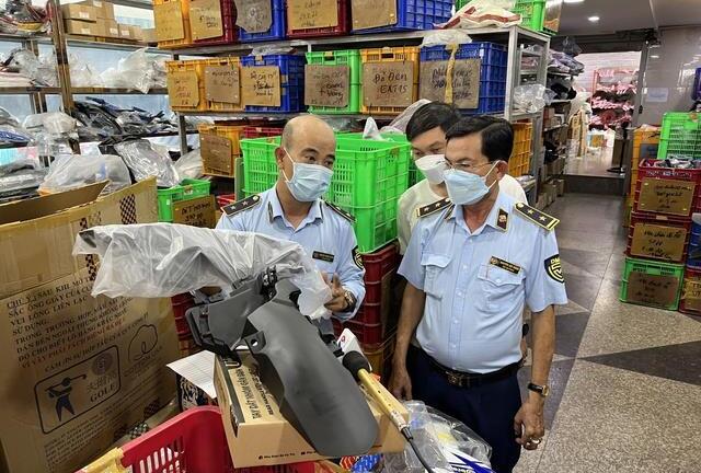 Kiểm tra chợ bán phụ tùng xe máy lớn nhất phía Nam