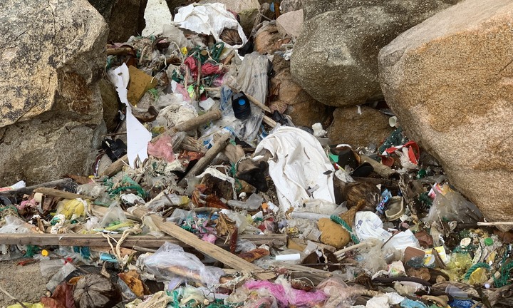 Bình Định: Vì sao rác thải tại các khu du lịch, nghỉ dưỡng ở Ghềnh Ráng ứ đọng?