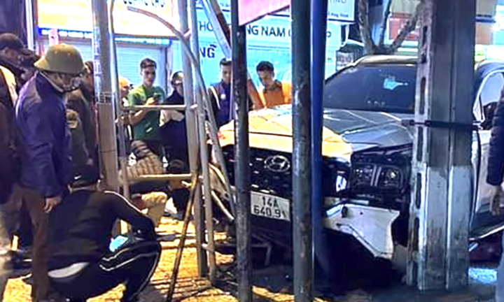 Ô tô tông liên hoàn ở Quảng Ninh, 4 người thương vong