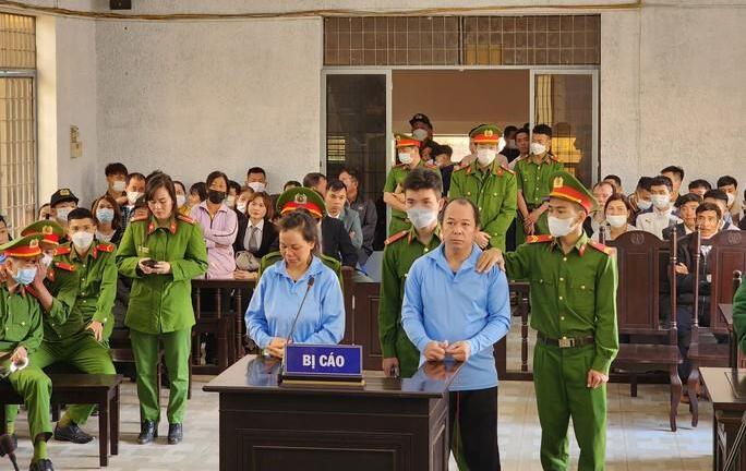 Người phụ nữ cùng tình nhân giết chồng liên tục bật khóc