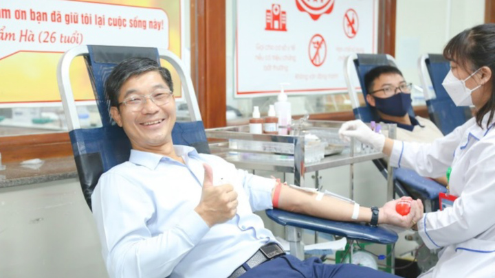 Chuyện những người chia sẻ dòng máu hiếm cứu người