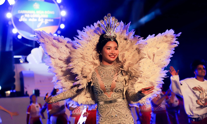 Rực rỡ sắc màu Carnaval mùa đông Hạ Long