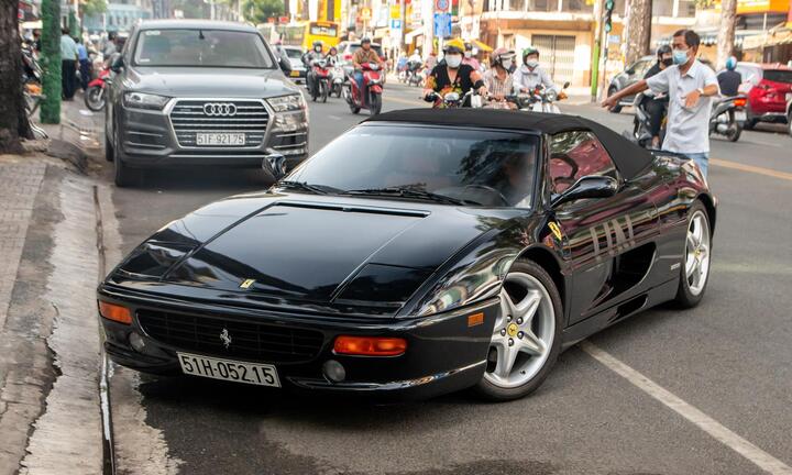 Ferrari 355 F1 Spider tái xuất với diện mạo mới tại TP.HCM