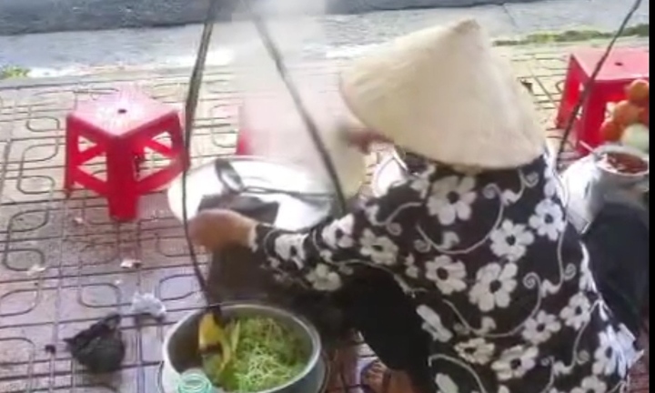 Thông tin mới vụ người bán bún đổ thức ăn thừa vào nồi nước dùng ở Khánh Hòa