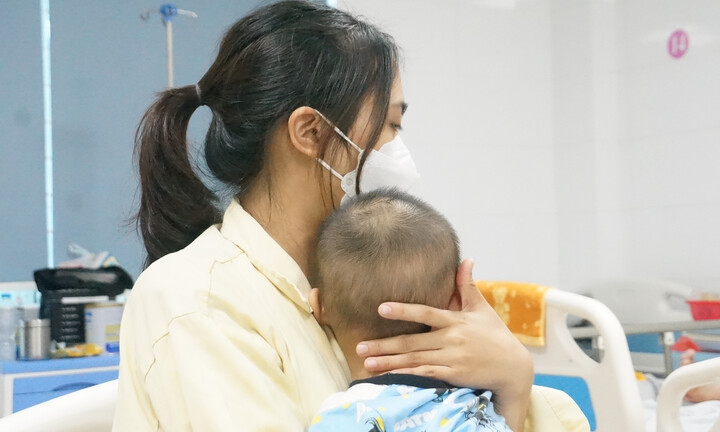 Ai có nguy cơ trở nặng khi nhiễm virus Adeno?