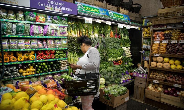 Lạm phát khiến giới triệu phú Mỹ cũng phải chi tiêu dè sẻn