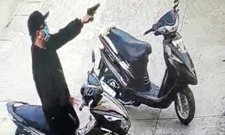 Truy bắt kẻ dùng súng nhựa cướp tiền của khách tại ngân hàng ở Đồng Nai